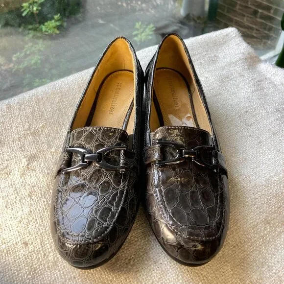 naturalizer NWOT grey croc vegan leather loafers driving shoes, Sz 6.5 - Picture 2 of 7